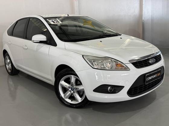 FORD FOCUS 1.6 GL 16V FLEX 4P MANUAL FORD FOCUS 1.6 GL 16V FLEX 4P MANUAL